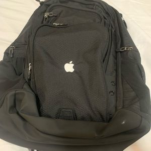 Nwt Apple backpack with tons of functional pockets